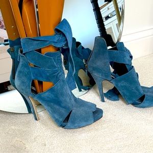 KATHRYN AMBERLEIGH SUEDE HEEL